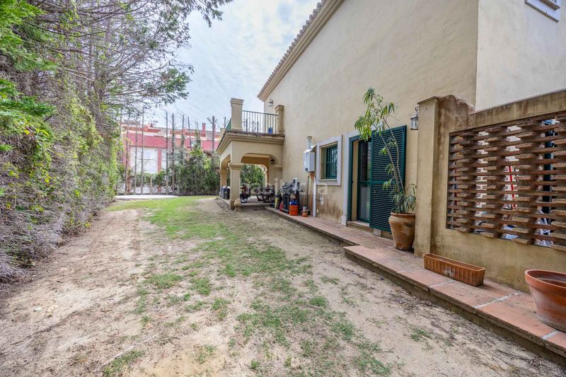 Foto 280a69cc-2f39-4d46-8465-eef73df2b5b0. Casa aparellada amb aparcament piscina a Sotogrande costa Sotogrande