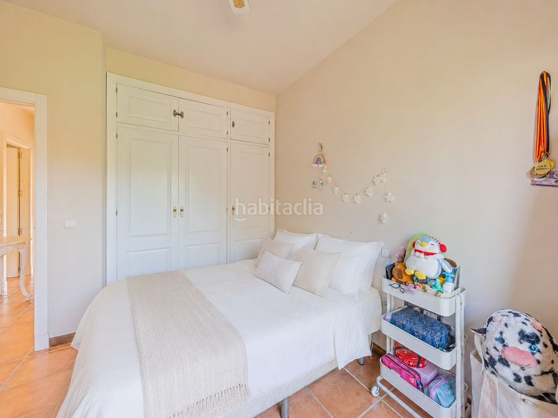 Foto 45a1e842-7418-4cf1-a143-7dea1b63fd3c. Casa aparellada amb aparcament piscina a Sotogrande costa Sotogrande