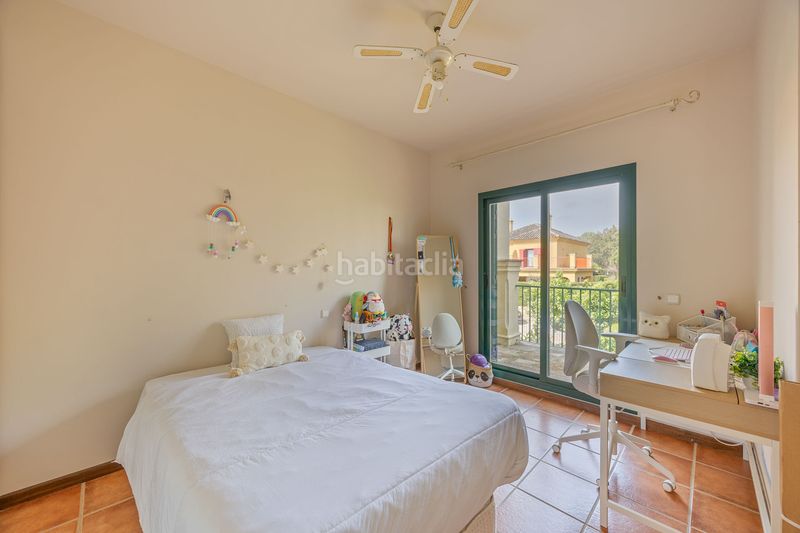 Foto 7f98c8d5-61f2-4f6d-8981-f5be88d0554f. Casa aparellada amb aparcament piscina a Sotogrande costa Sotogrande