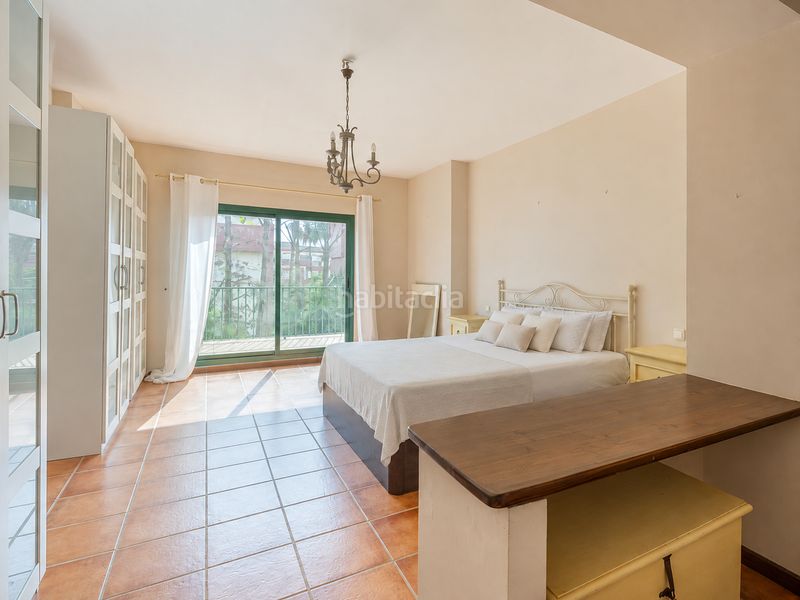 Foto 90a77ef4-7262-4d3e-a860-2a850ab28c3e. Casa aparellada amb aparcament piscina a Sotogrande costa Sotogrande