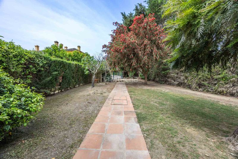 Foto a1421aec-5b94-4ccb-a73c-77eabdaef934. Casa aparellada amb aparcament piscina a Sotogrande costa Sotogrande