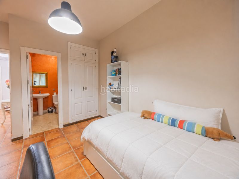 Foto abf65135-e493-418e-a949-080a024a2095. Casa aparellada amb aparcament piscina a Sotogrande costa Sotogrande