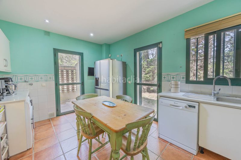 Foto ad33949f-5489-42e4-8be0-1b33467600b8. Casa aparellada amb aparcament piscina a Sotogrande costa Sotogrande