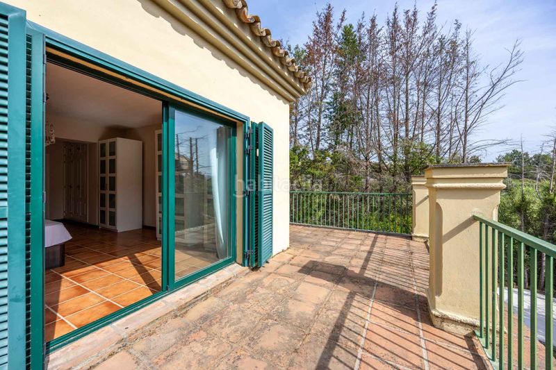 Foto caaeb356-05b4-4cc3-a9cd-a052293b7814. Casa aparellada amb aparcament piscina a Sotogrande costa Sotogrande