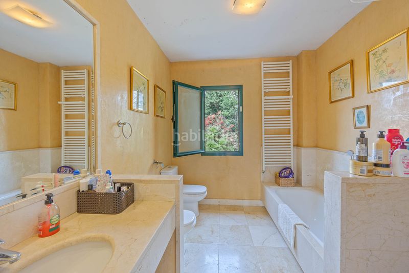 Foto fe50ebfc-6686-48a8-a3a1-72e5399df89a. Casa aparellada amb aparcament piscina a Sotogrande costa Sotogrande