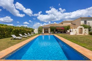 Casa en Sotogrande Alto. Villa de estilo andaluz con vistas panor�micas