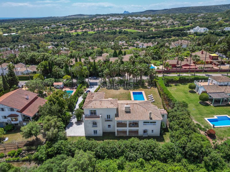 Foto 049cdaa1-3ef6-4959-8586-9b4fac3f7e7b. Casa amb aparcament piscina a Sotogrande alto Sotogrande