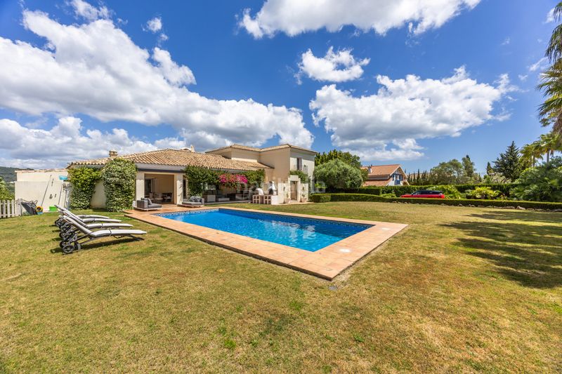 Foto 4a06f9fb-cfcc-4716-af3b-f4f3372643c5. Casa amb aparcament piscina a Sotogrande alto Sotogrande