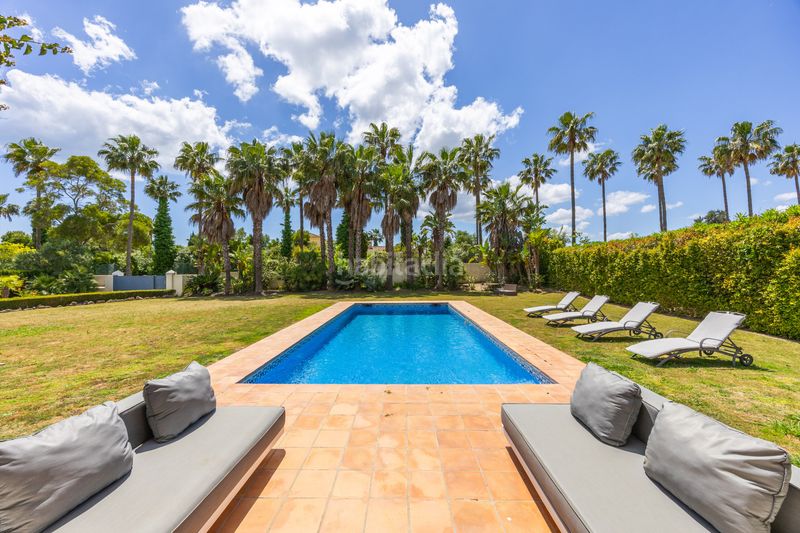 Foto 5b31ad49-6476-4eb4-bc01-07ac0adc3602. Casa amb aparcament piscina a Sotogrande alto Sotogrande