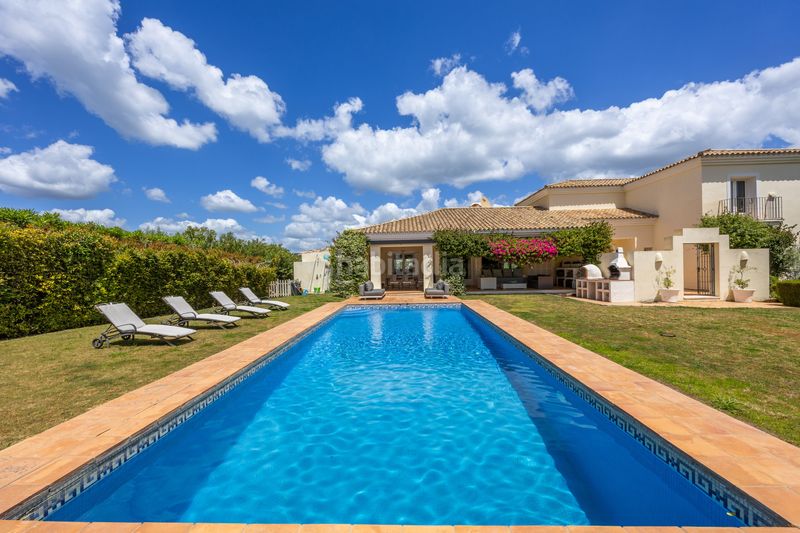 Foto 5be6b74d-dc8e-4663-a819-10c919d06693. Casa amb aparcament piscina a Sotogrande alto Sotogrande