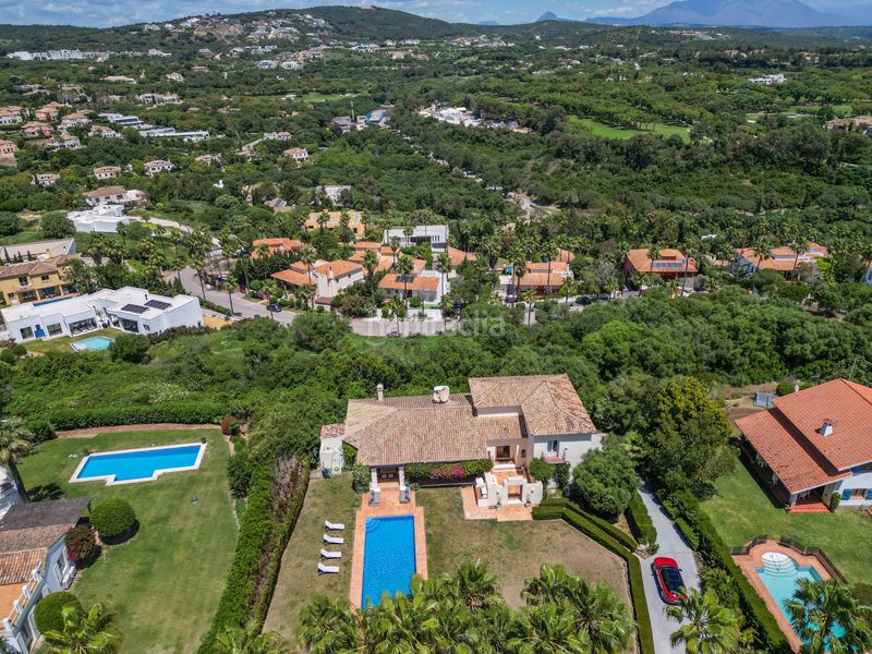 Foto 6964ba92-07f2-41c4-a9b6-f21f67028eed. Casa amb aparcament piscina a Sotogrande alto Sotogrande