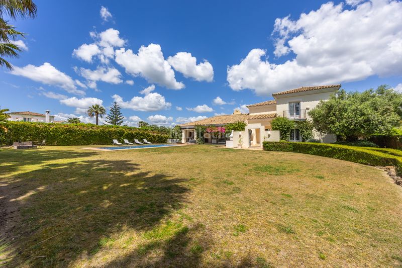 Foto 9d20ddd0-d8c4-4dba-99e0-af921d695f1f. Casa amb aparcament piscina a Sotogrande alto Sotogrande