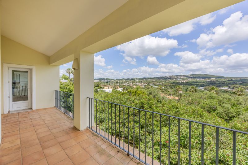 Foto db52e370-cf60-490d-9265-4c82761a7873. Casa amb aparcament piscina a Sotogrande alto Sotogrande