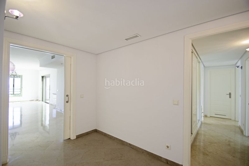 Foto 18b6365b-9453-40f9-b48a-f1effab0134d. Apartament amb calefacció aparcament piscina a La Alcaidesa