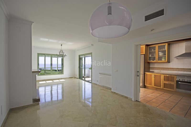 Foto 6263e052-76f9-43c5-8b81-3345f60584a9. Apartament amb calefacció aparcament piscina a La Alcaidesa