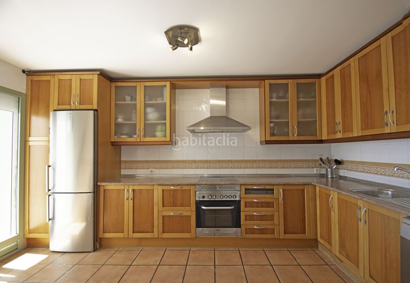 Foto 9c3f3d93-31e1-42cc-bef4-e5d421e1af89. Apartament amb calefacció aparcament piscina a La Alcaidesa