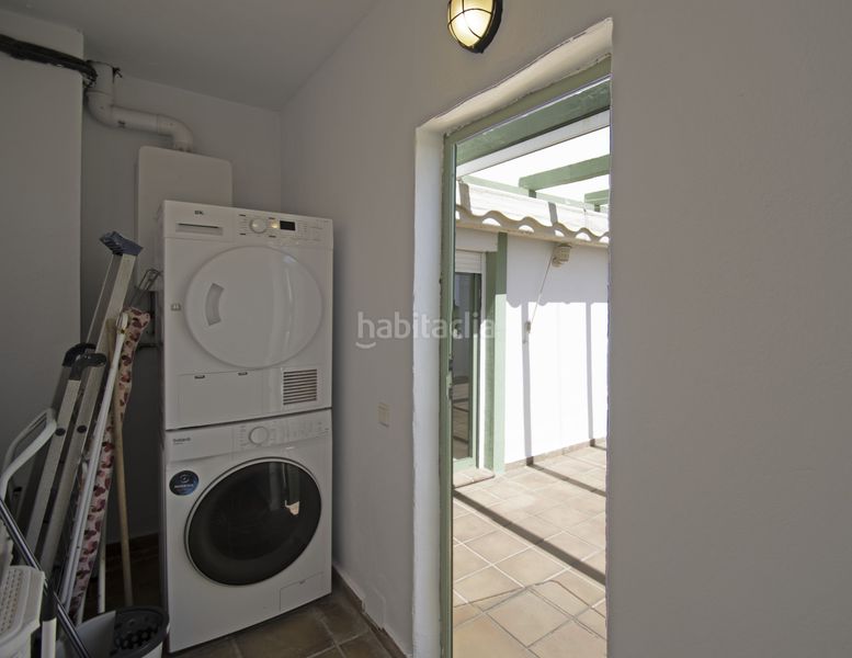 Foto c20b4901-f657-4cf3-82ef-c97d9a77e6d1. Apartament amb calefacció aparcament piscina a La Alcaidesa
