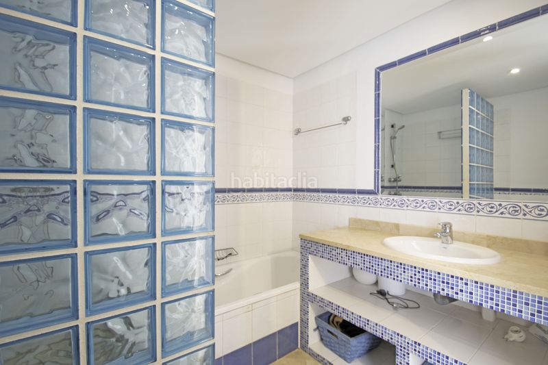 Foto c44bb677-5549-4711-bb12-d8203c1033a6. Apartament amb calefacció aparcament piscina a La Alcaidesa