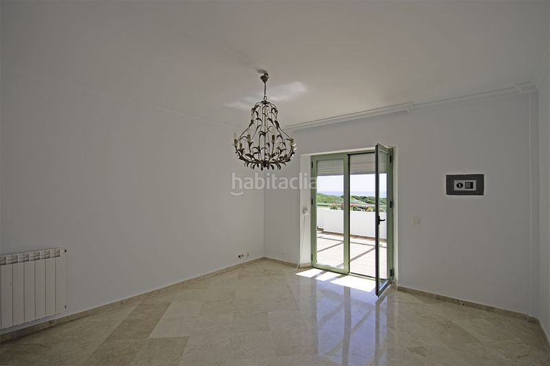 Foto dcd60088-00a3-4822-9aa5-133345a4d120. Apartament amb calefacció aparcament piscina a La Alcaidesa