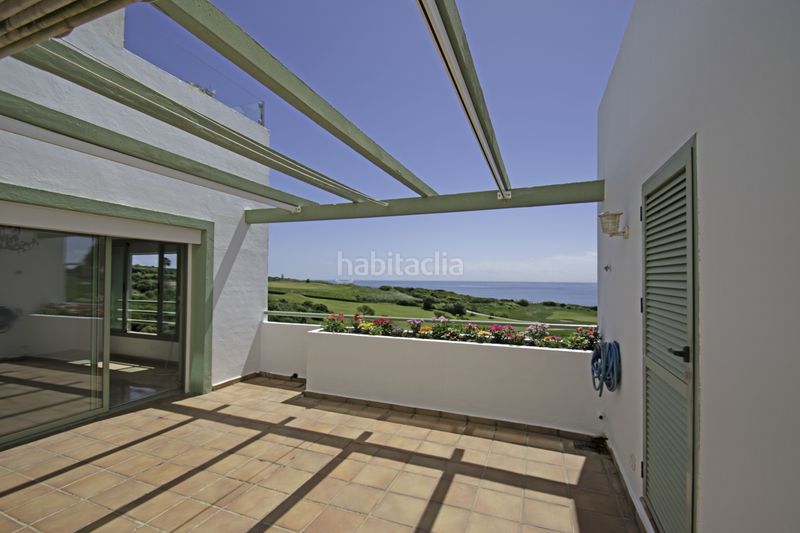 Foto f0beaf40-4295-4d90-971e-652a4aa46037. Apartament amb calefacció aparcament piscina a La Alcaidesa
