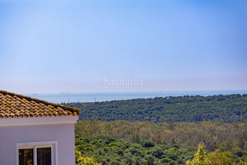 Foto 0e3f1e4c-93e3-47f3-bff6-3e3077001649. Casa adossada amb calefacció aparcament piscina a Sotogrande