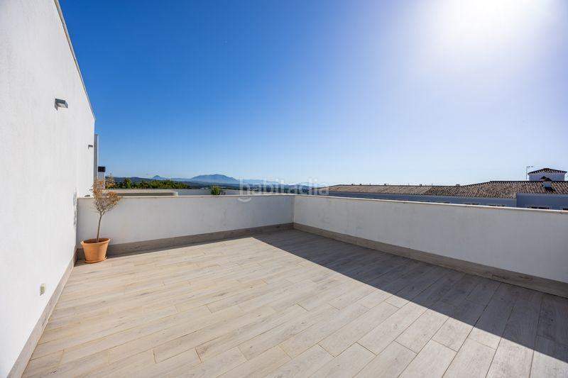 Foto a22e3761-ea10-4854-855a-577e5326c6c6. Casa adossada amb calefacció aparcament piscina a Sotogrande