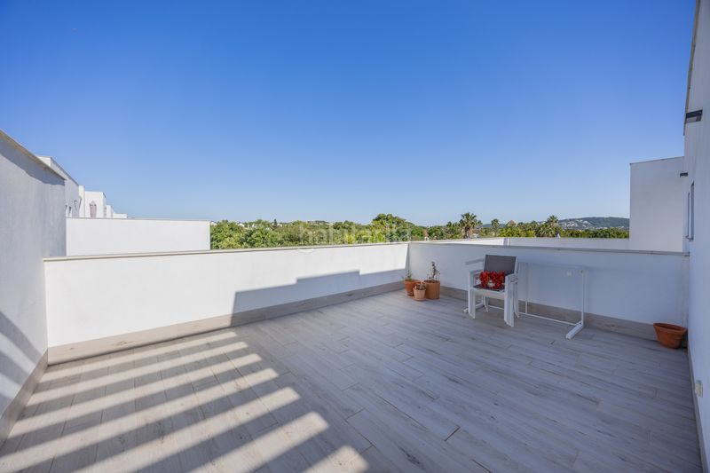 Foto c69a4654-1448-4b34-a2de-166bbef7f932. Casa adossada amb calefacció aparcament piscina a Sotogrande