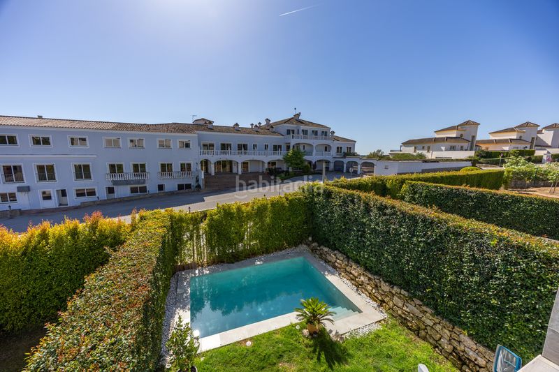 Foto e7fb5885-e9f8-478f-a912-baa70d2fe4a2. Casa adossada amb calefacció aparcament piscina a Sotogrande