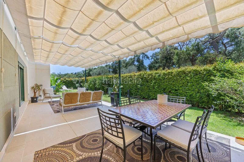 Foto f279c628-f3e0-488b-bf25-23f62151c256. Planta baixa amb calefacció aparcament piscina a Sotogrande