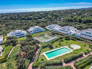 Planta baja en Sotogrande Alto. Exclusivo apartamento renovado con gran terraza en la reserva de