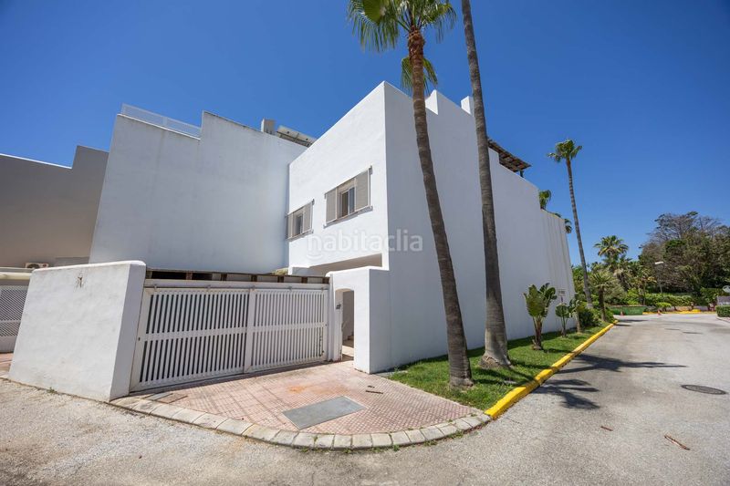 Foto 09d01251-e24f-4bf6-9b5e-9767a5a896c4. Casa aparellada amb piscina a Sotogrande costa Sotogrande