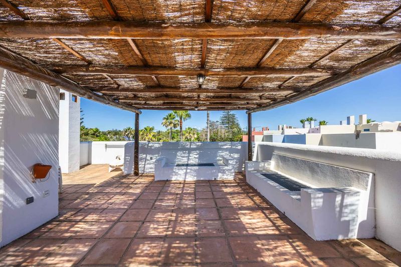 Foto 5856ec57-eb96-47c2-9b24-d6154de56ee2. Casa aparellada amb piscina a Sotogrande costa Sotogrande