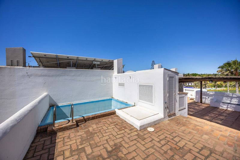 Foto 827e93df-b5f0-4303-931c-8c35c5d3a352. Casa aparellada amb piscina a Sotogrande costa Sotogrande