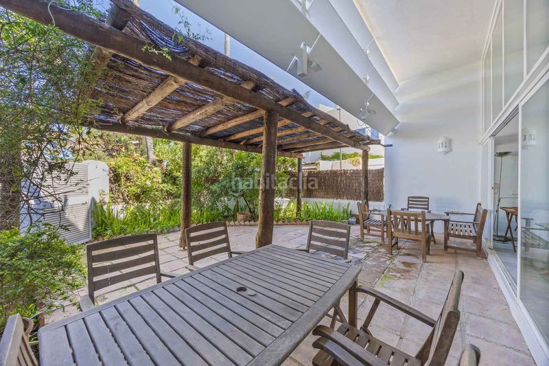 Foto a35a8c48-d1cc-4a67-819e-6c43c4f24dc1. Casa aparellada amb piscina a Sotogrande costa Sotogrande