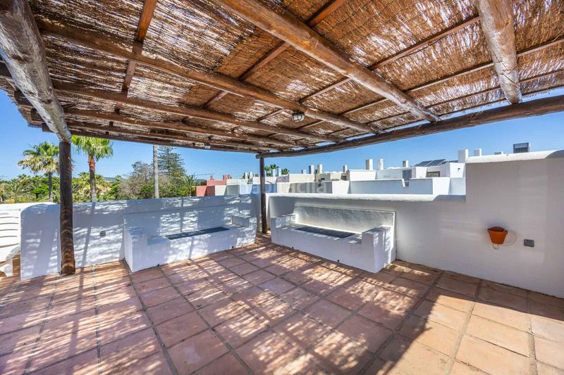 Foto ff1f9e8d-d173-4862-ab94-883e97654f1f. Casa aparellada amb piscina a Sotogrande costa Sotogrande