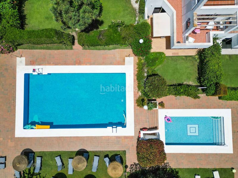 Foto 175b7651-0872-4942-b7cf-d8475df9d9e9. Planta baixa amb aparcament piscina a Sotogrande costa Sotogrande