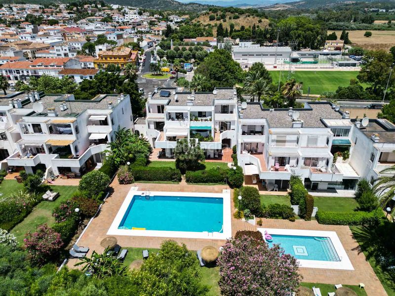 Foto 32637d66-014b-4cfa-abd2-6a37cbea65c5. Planta baixa amb aparcament piscina a Sotogrande costa Sotogrande