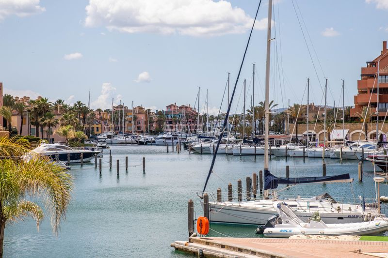 Foto 05aa6e04-03be-4879-9d98-18d1e58cdd65. Apartament amb aparcament a puerto de Sotogrande-la marina Sotogrande