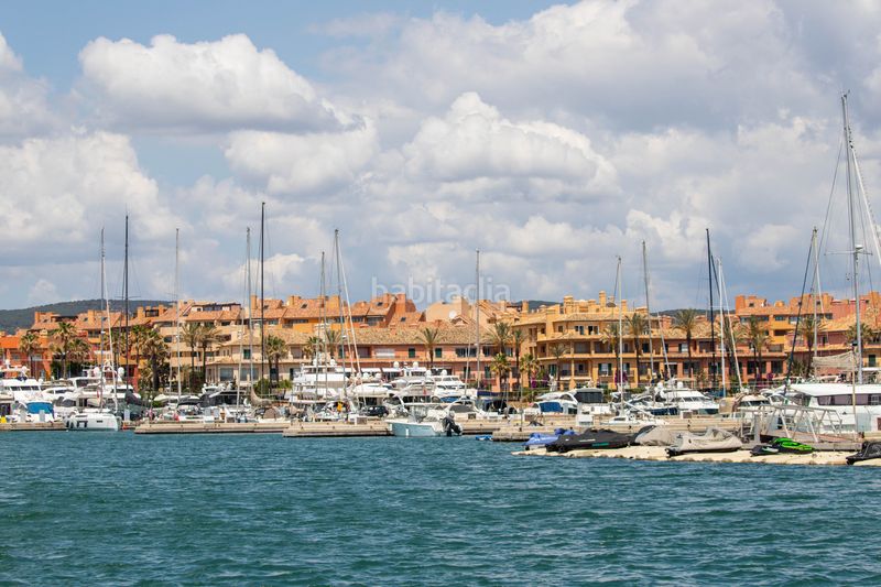 Foto a386f7a8-7ee1-48d7-a206-a0aafe6857db. Apartament amb aparcament a puerto de Sotogrande-la marina Sotogrande