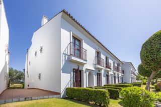 Maison jumelée à La Alcaidesa. Pareado con licencia turística!!! de 2 habitaciones en primera l