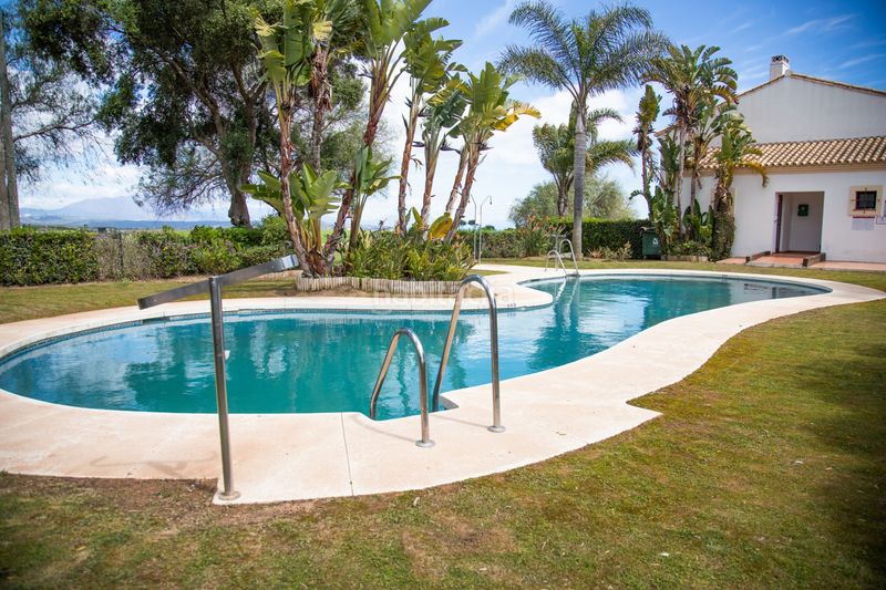 Foto 84520993-55c4-4423-b3c5-e7fefd052a2d. Casa adossada amb calefacció aparcament piscina a La Alcaidesa