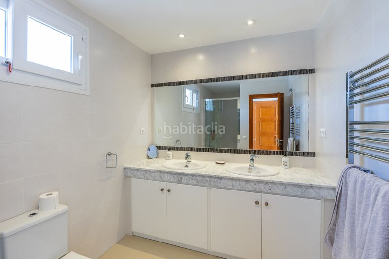 Foto 56c42e46-640d-46a3-ab93-bd85c634c9b7. Casa amb aparcament piscina a Chullera Manilva