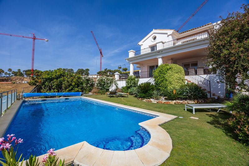 Foto 80316d64-9632-4240-a3a4-e3ac30cf7cc6. Casa amb aparcament piscina a Chullera Manilva