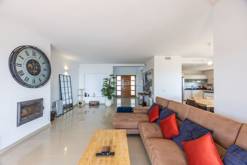 Foto c12b07fa-6bfd-4644-9a31-dae076005b6c. Casa amb aparcament piscina a Chullera Manilva