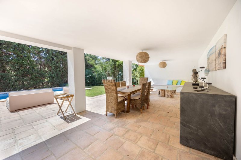 Foto 1e6d5376-c9a2-4c01-bece-11834420a096. Casa amb aparcament piscina a Sotogrande costa Sotogrande