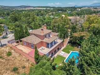 Casa a Sotogrande Costa. Villa con carácter andaluz y gran potencial en sotogrande costa