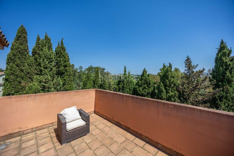 Foto a4eed9a8-1c77-4ef5-8d8c-1f9d87640051. Casa amb aparcament piscina a Sotogrande costa Sotogrande