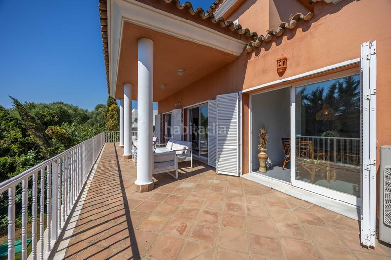 Foto b4d5b84e-c868-427d-bef2-6946978d80bc. Casa amb aparcament piscina a Sotogrande costa Sotogrande