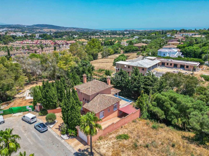 Foto f403e3fe-e0e3-43b9-bb69-0c9e4f5d260b. Casa amb aparcament piscina a Sotogrande costa Sotogrande
