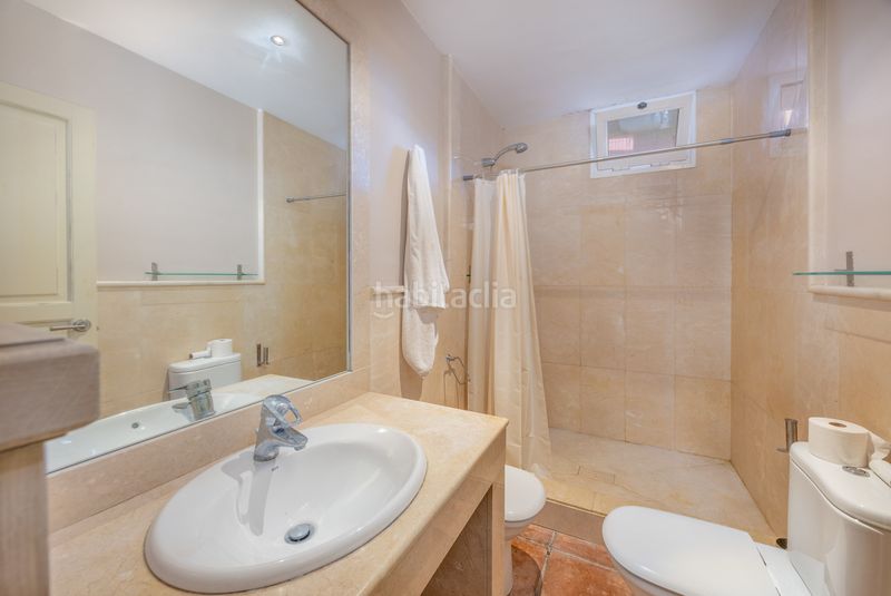 Foto 585a9882-bfd9-48e2-9611-25e4a233e6fb. Casa amb aparcament piscina a La Duquesa Manilva